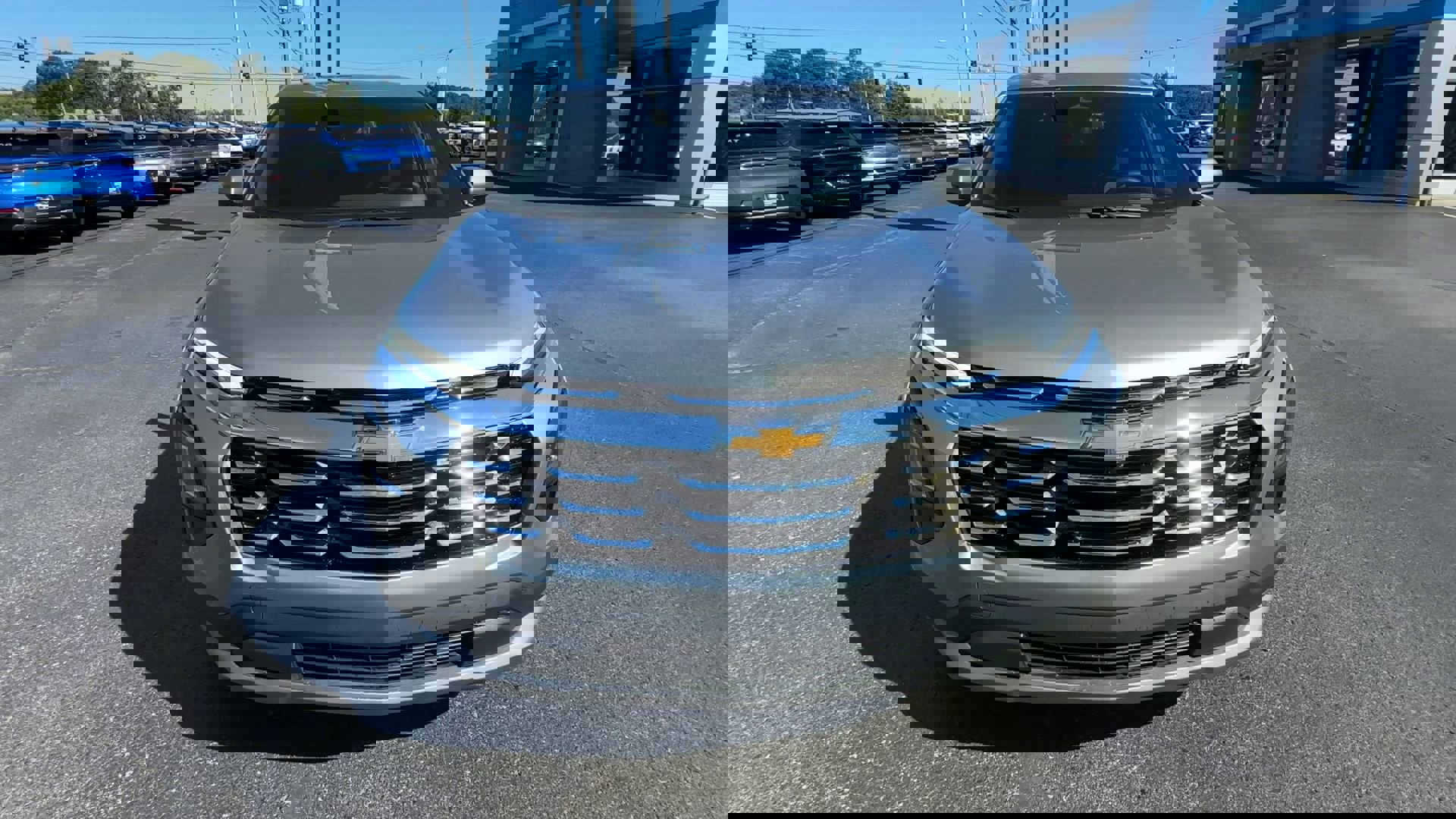 2026 Chevrolet Equinox LT photo 2