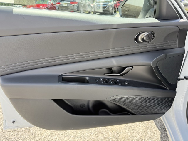 2025 Hyundai Elantra SEL Sport photo 10