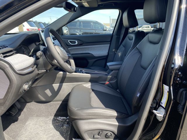 2025 Jeep Compass Latitude photo 4