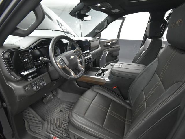 2024 Chevrolet Silverado 3500HD High Country photo 17