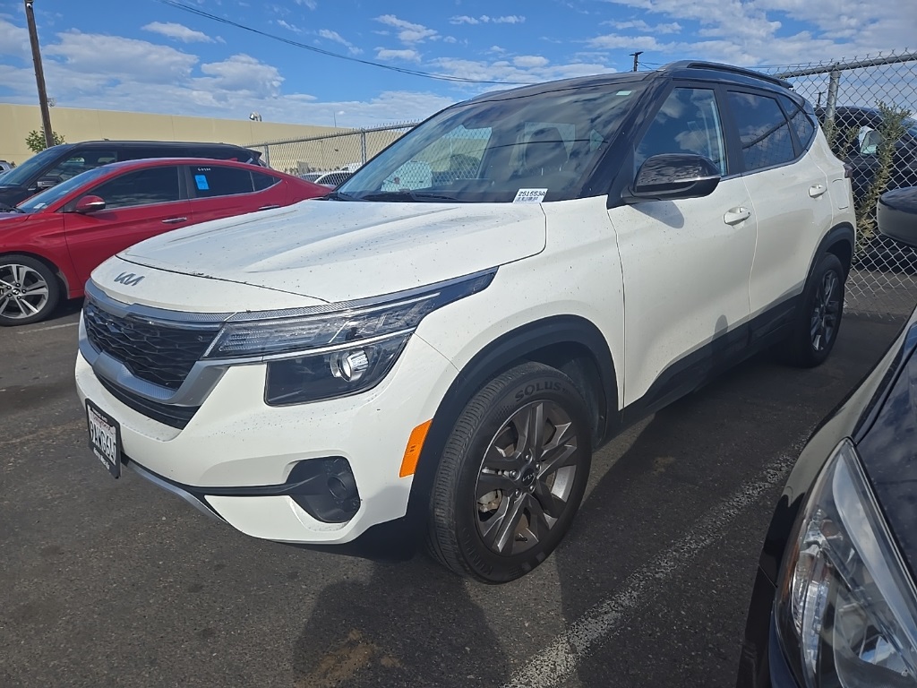2022 Kia Seltos S Nightfall Edition photo 2