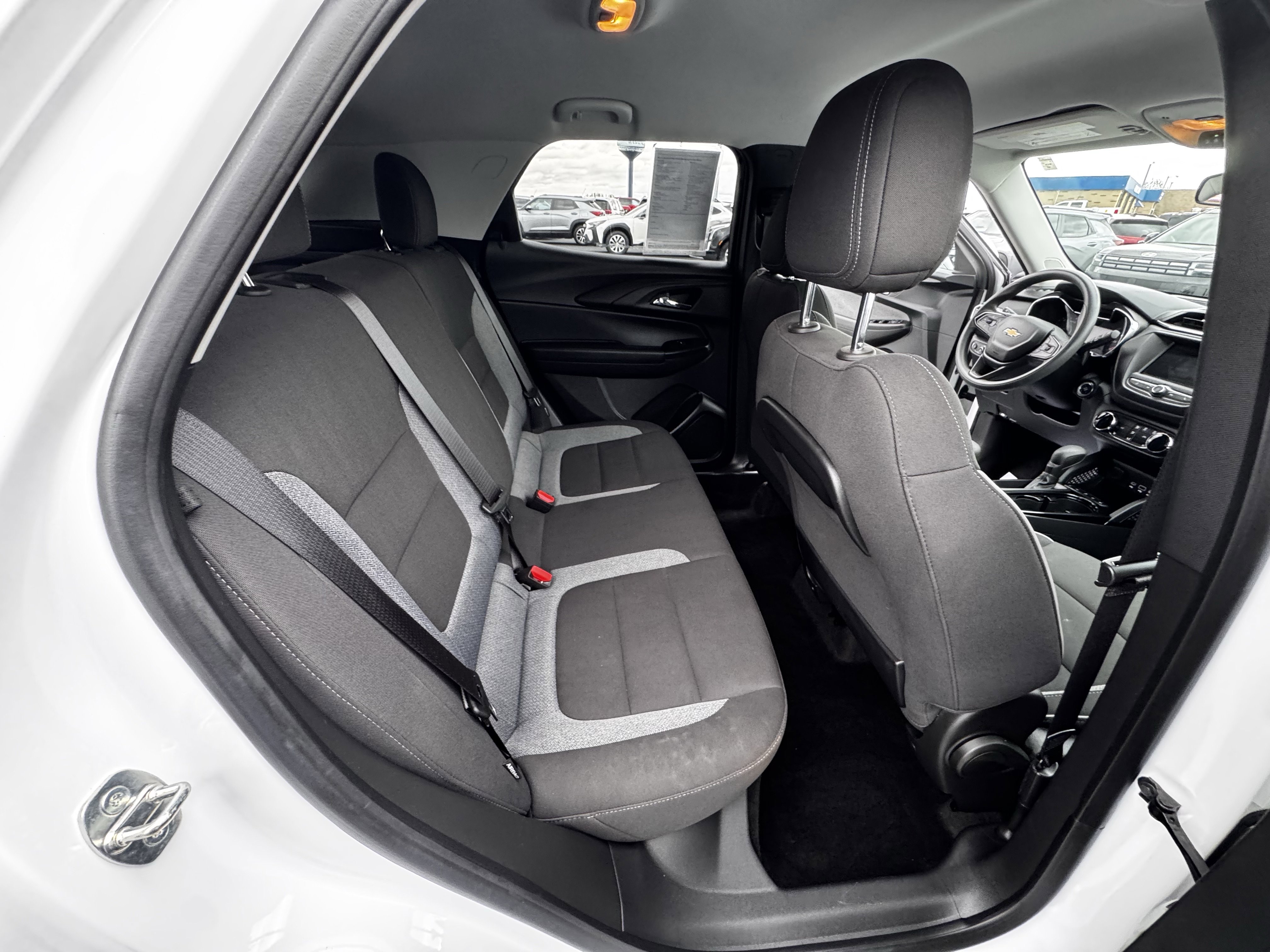 2023 Chevrolet Trailblazer LT photo 2