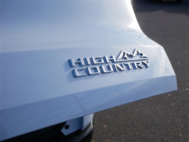 2026 Chevrolet Traverse High Country photo 2