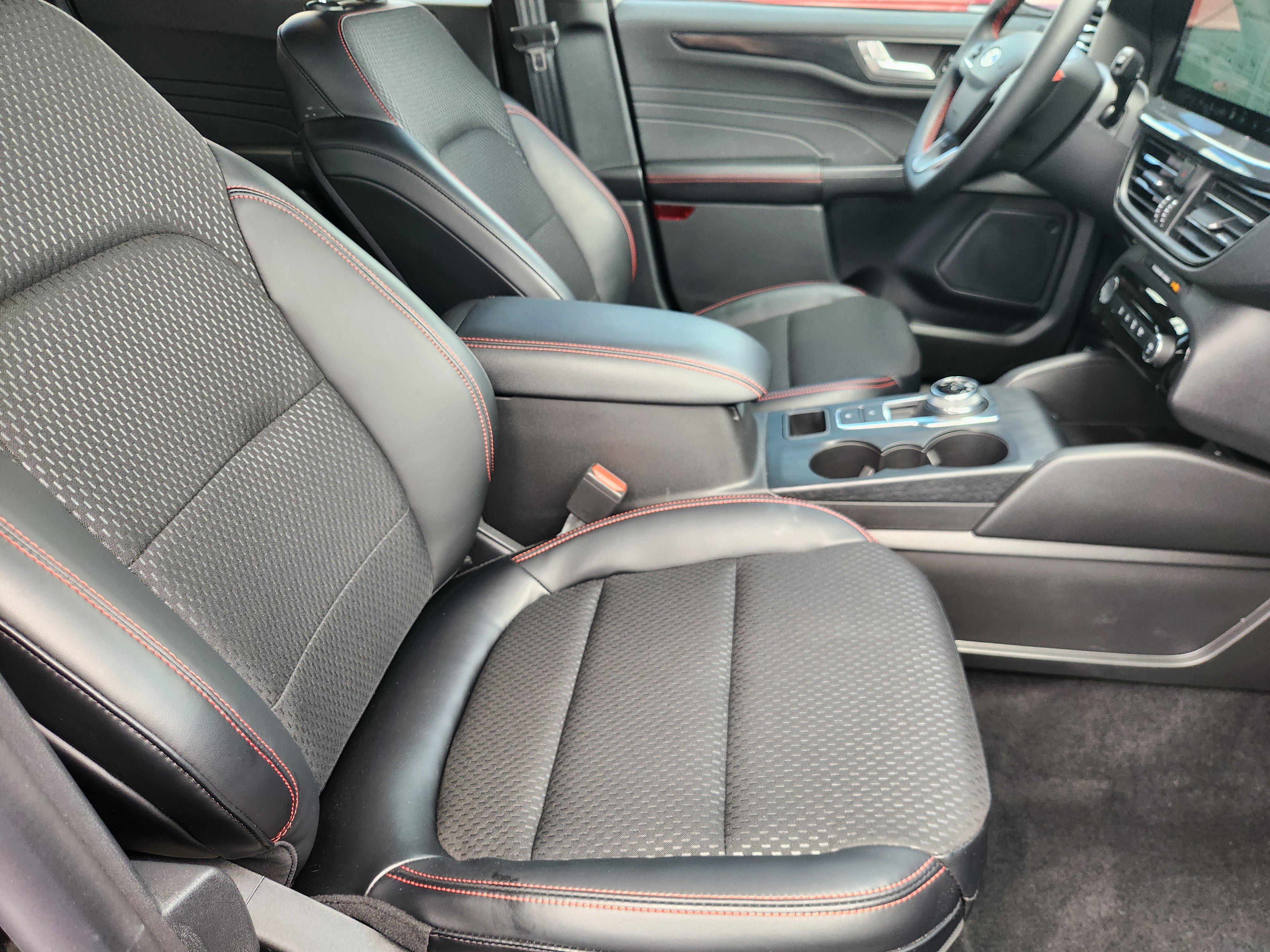 New 2025 Agate Black Metallic Ford ST-Line image 9