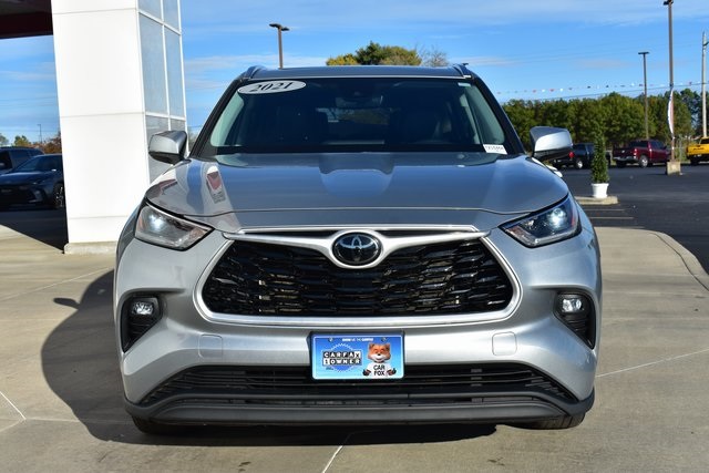 2021 Toyota Highlander XLE photo 3