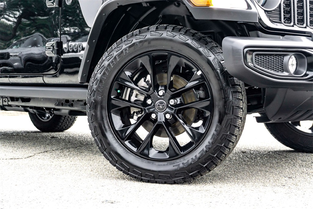 2025 Jeep Gladiator photo 2