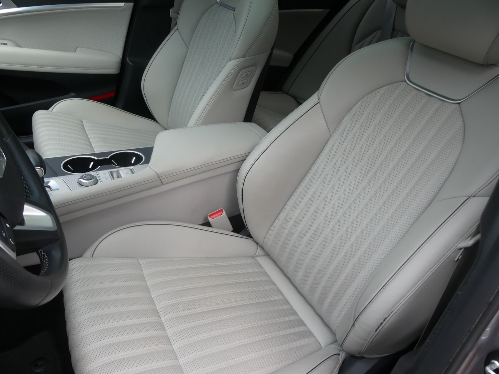 2022 Genesis G70 2.0T photo 4