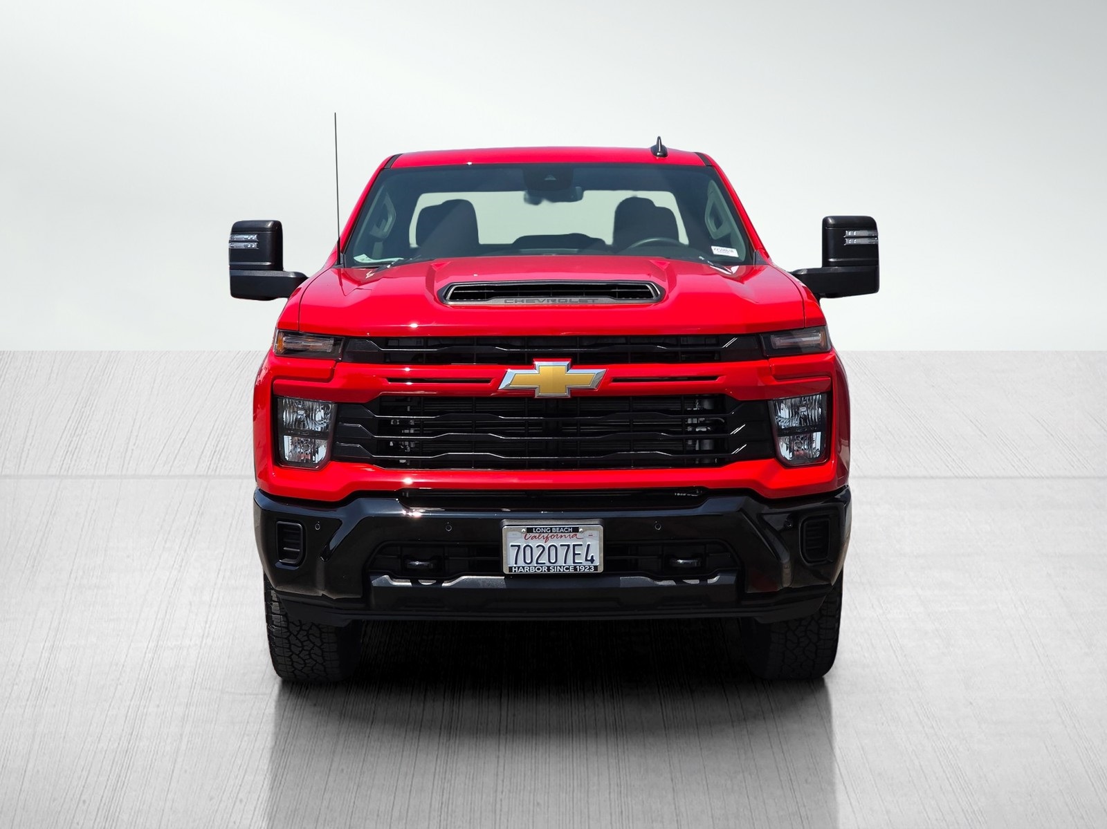 2025 Chevrolet Silverado 2500HD Custom photo 2
