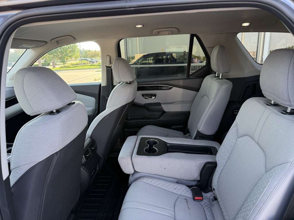 2023 Honda Pilot LX photo 33