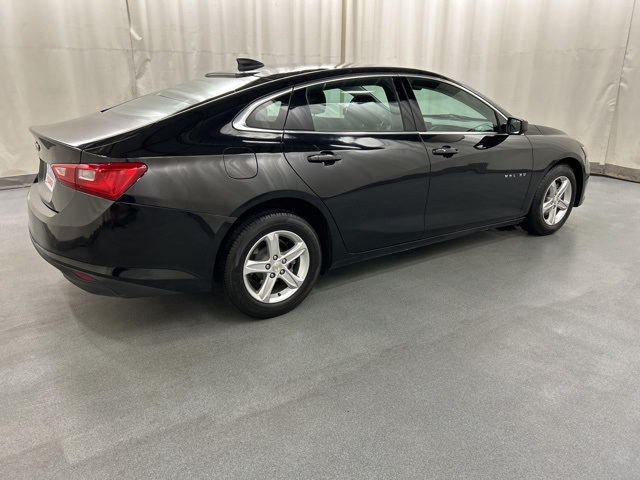 2022 Chevrolet Malibu photo 3