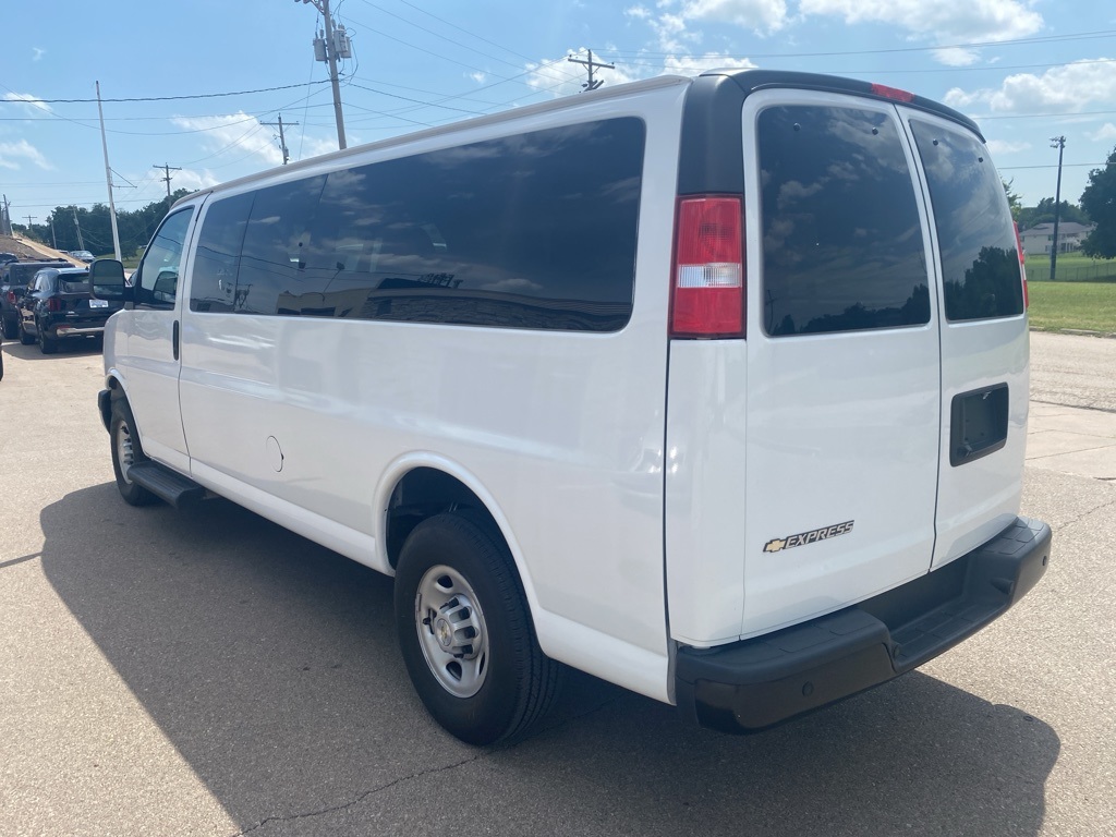 2022 Chevrolet Express 3500 LS photo 3