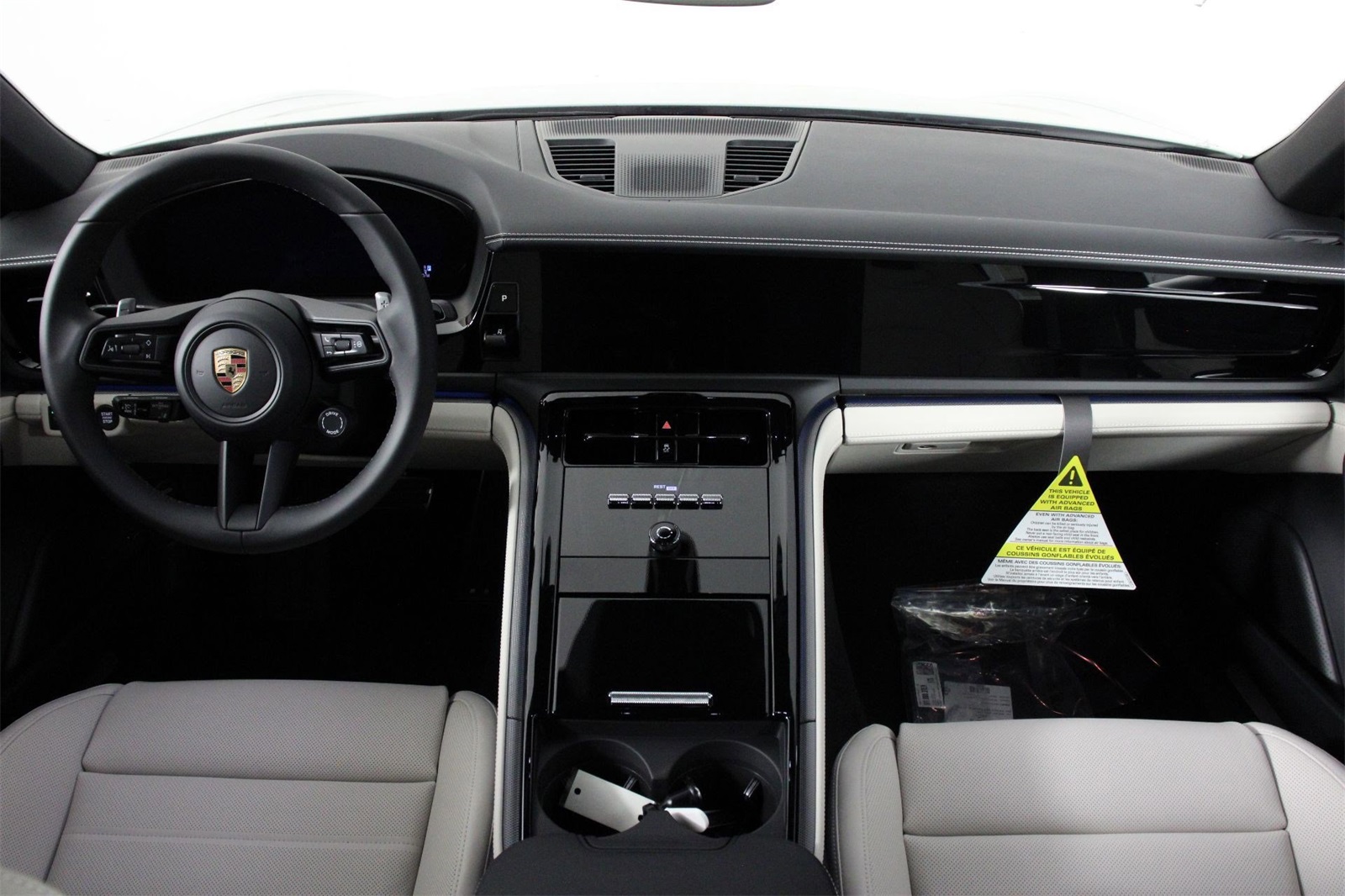 2025 Porsche Panamera 4 photo 11