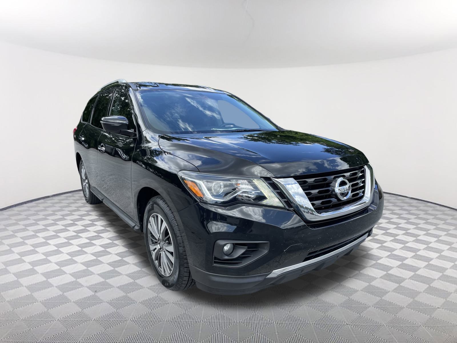 2018 Nissan Pathfinder LE photo 8