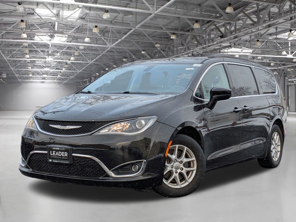 2017 Chrysler Pacifica Touring Plus's photo