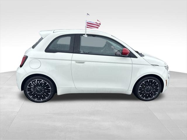 2024 Fiat 500e Red photo 5