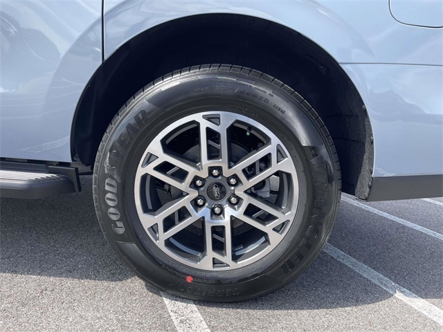 2025 Ford Expedition MAX photo 4