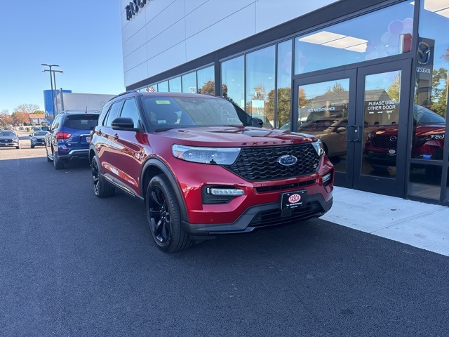 2023 Ford Explorer ST's photo