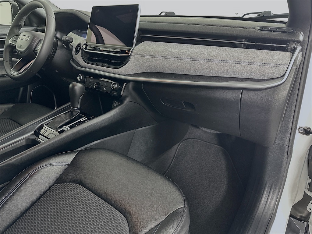 2024 Jeep Compass Latitude photo 25