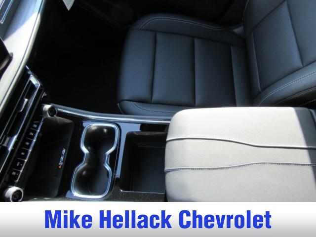 2025 Chevrolet Traverse photo 12