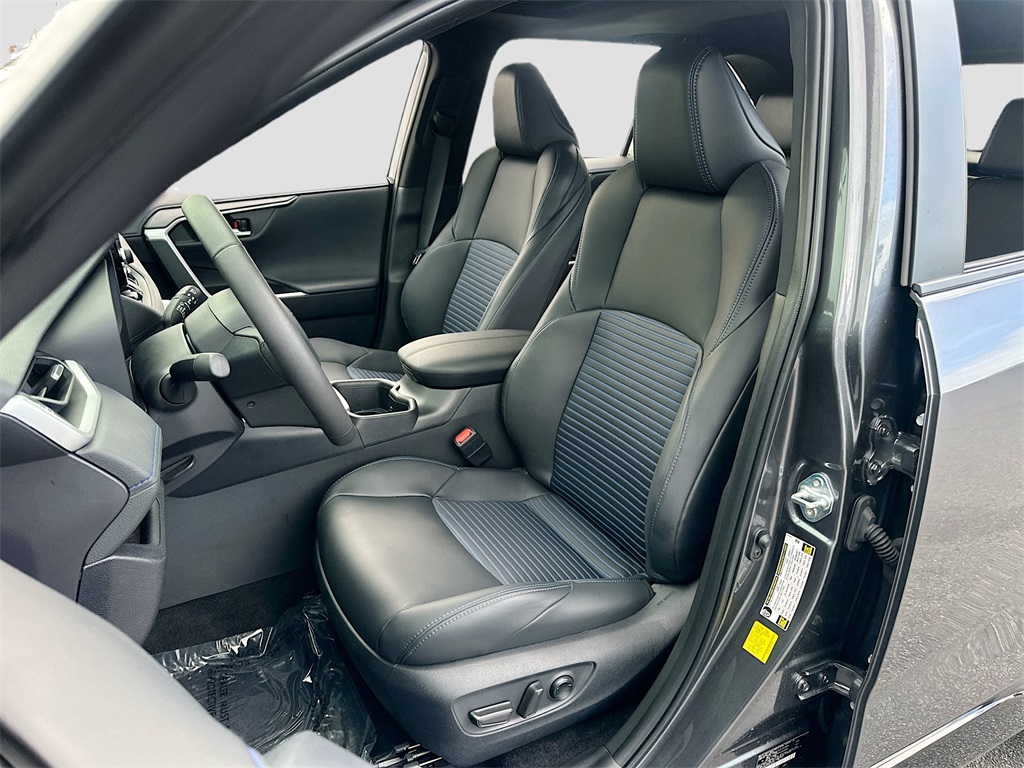 2025 Toyota RAV4 Hybrid XSE photo 16