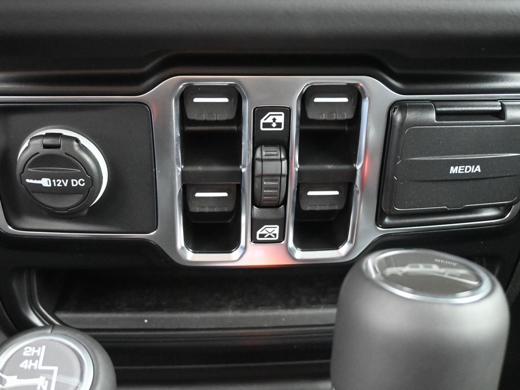 2025 Jeep Gladiator Sport photo 3