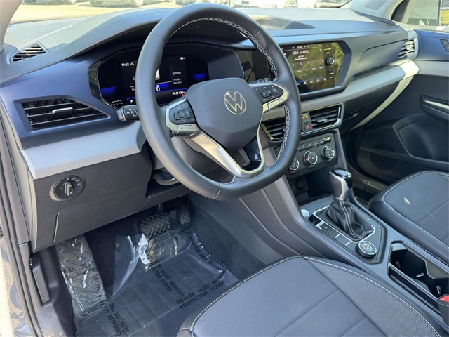2022 Volkswagen Taos SE photo 2