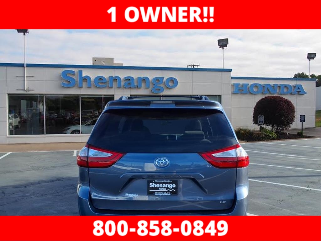 2015 Toyota Sienna LE photo 3