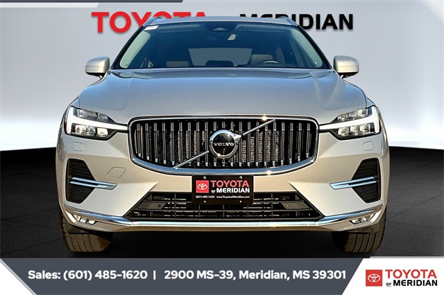 2023 Volvo XC60 B5 Plus photo 3