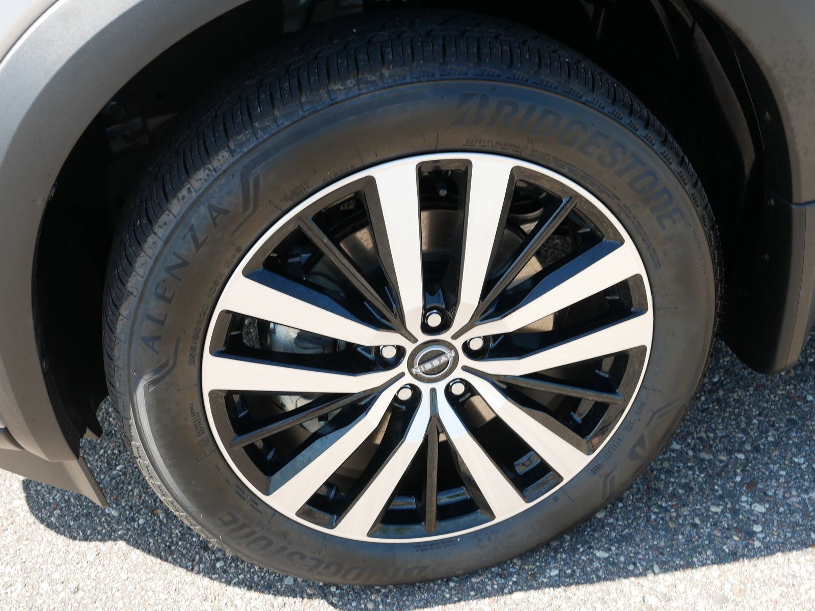 2025 Nissan Pathfinder Platinum photo 9