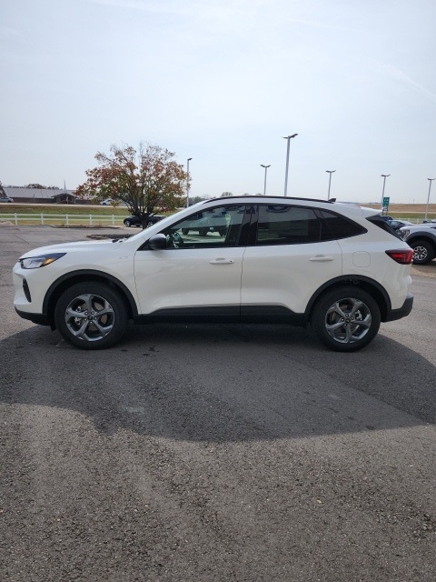2025 Ford Escape ST-Line photo 3