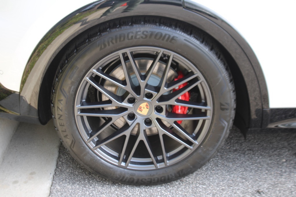 2025 Porsche Cayenne GTS photo 17
