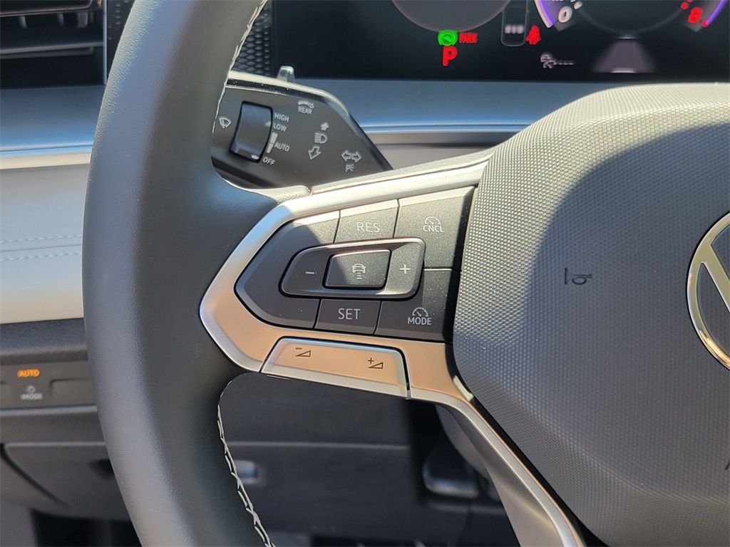 2025 Volkswagen Tiguan SE photo 11