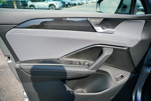 2025 Volkswagen Tiguan SE photo 19