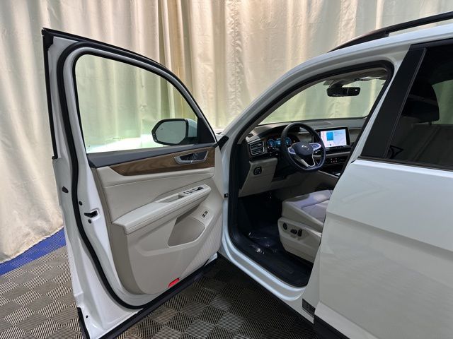 2026 Volkswagen Atlas SE Technology photo 11