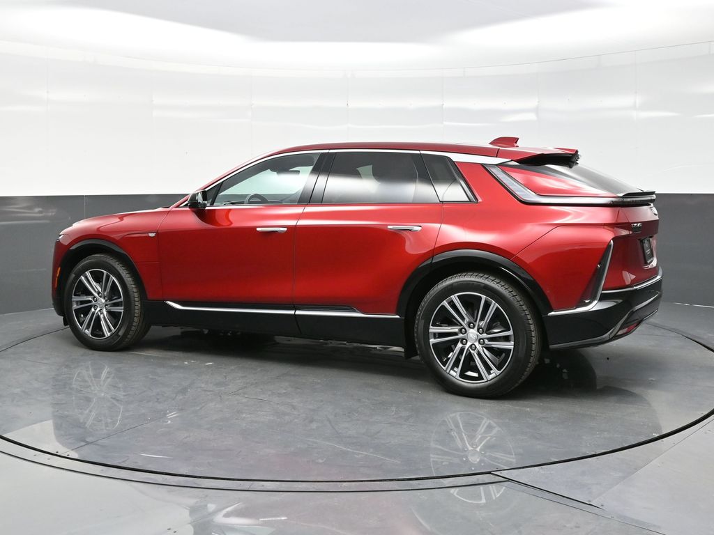 2025 Cadillac Lyriq Luxury photo 3