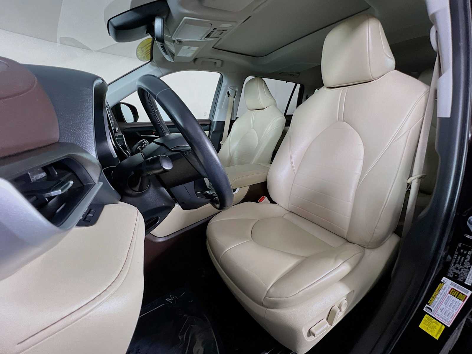 2021 Toyota Highlander XLE photo 13