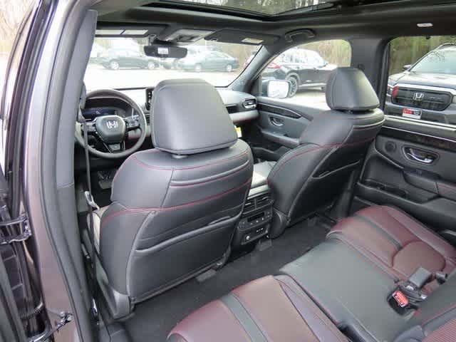 2025 Honda Pilot Black Edition photo 11