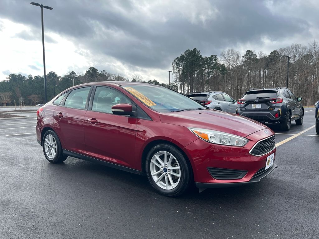 2016 Ford Focus SE's photo