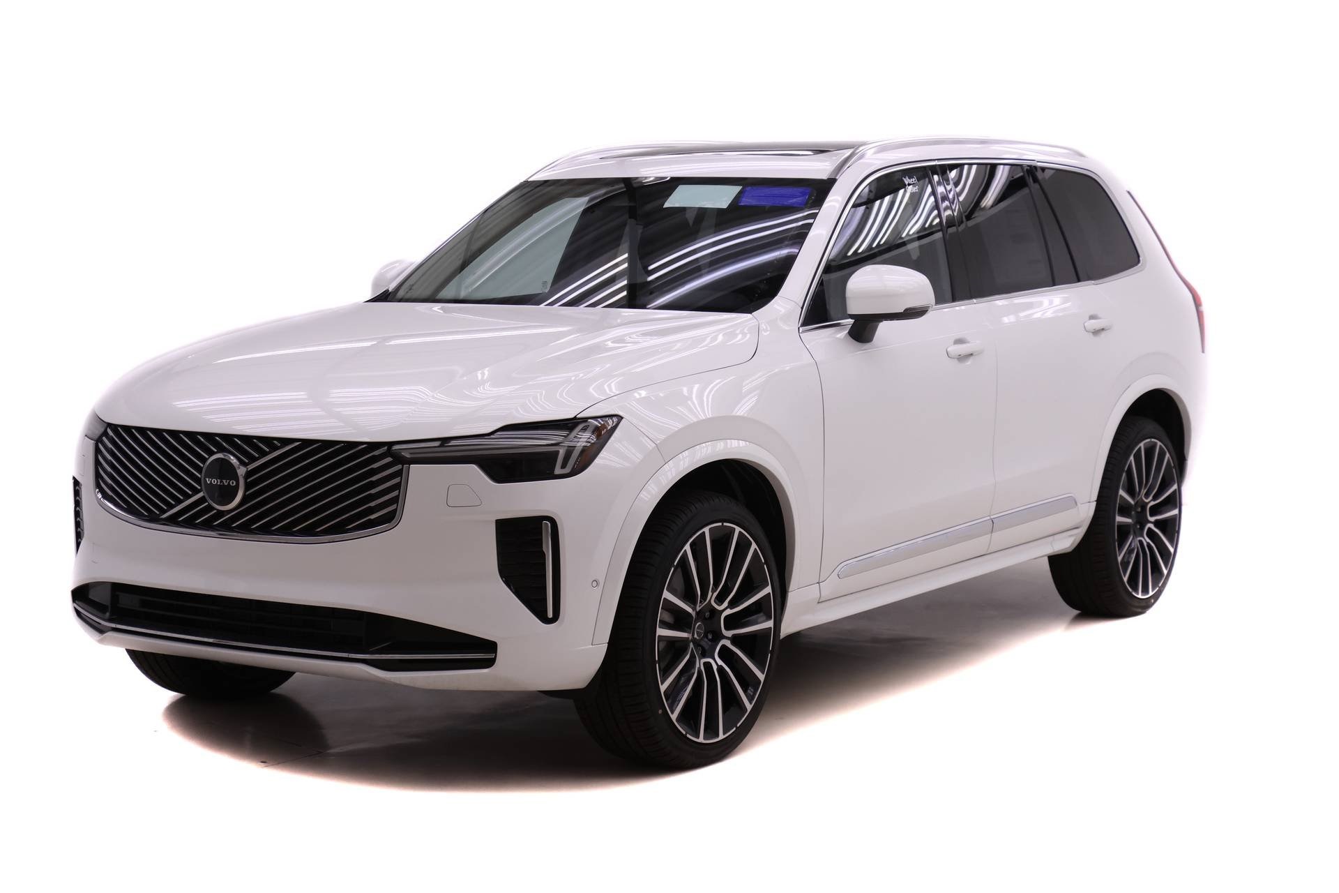 2026 Volvo XC90 Plus's photo