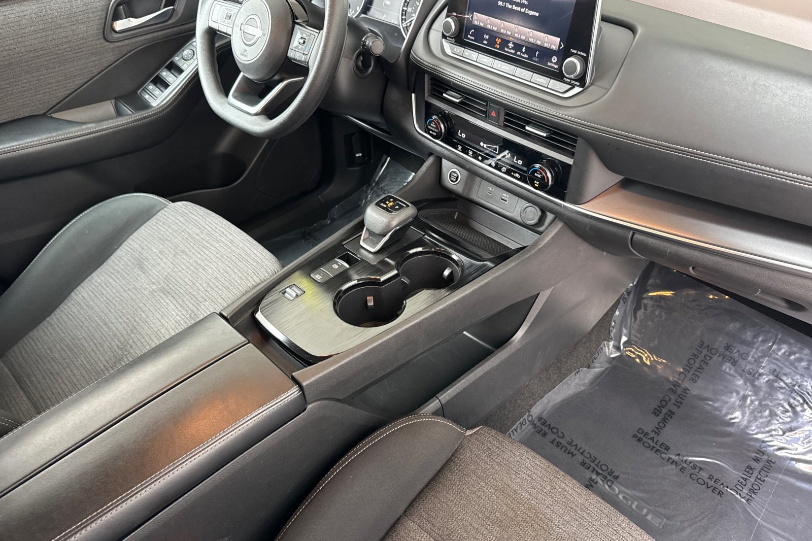 2023 Nissan Rogue SV photo 16