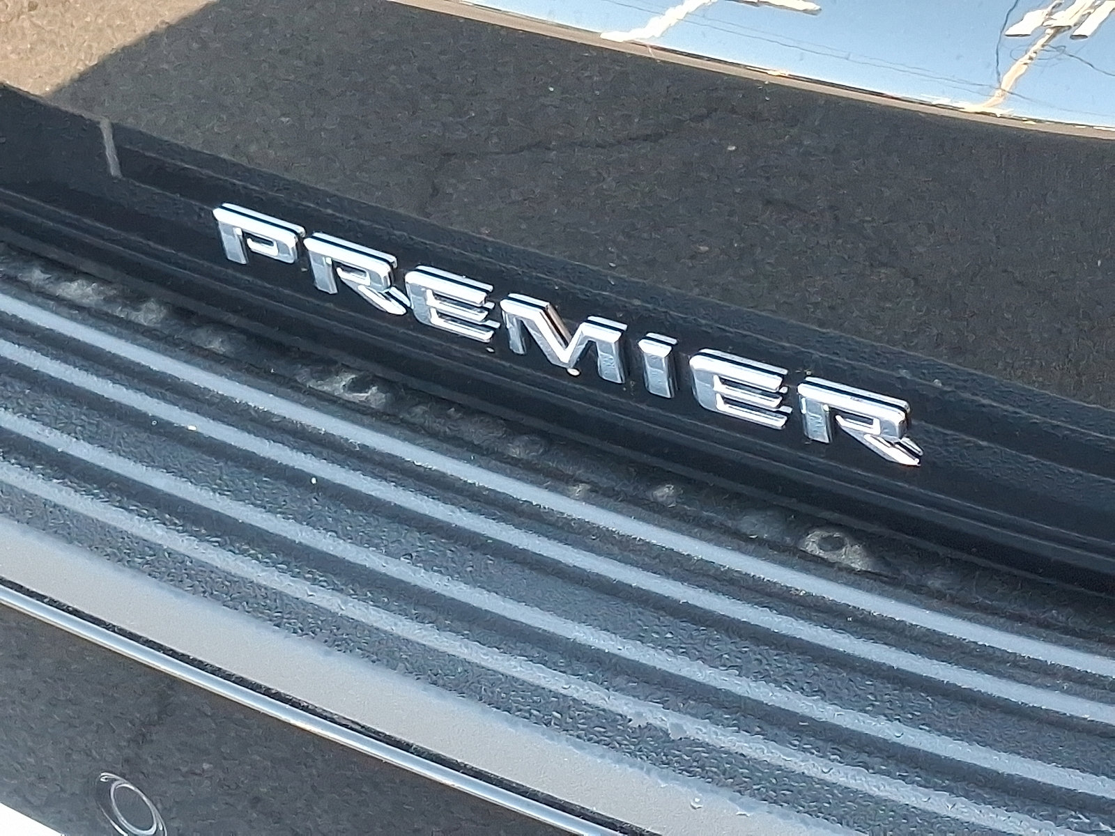 2025 Chevrolet Suburban Premier photo 6