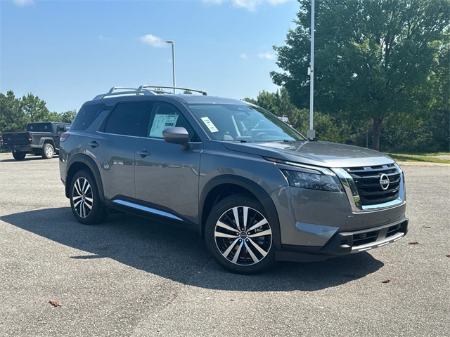 2025 Nissan Pathfinder Platinum photo 2