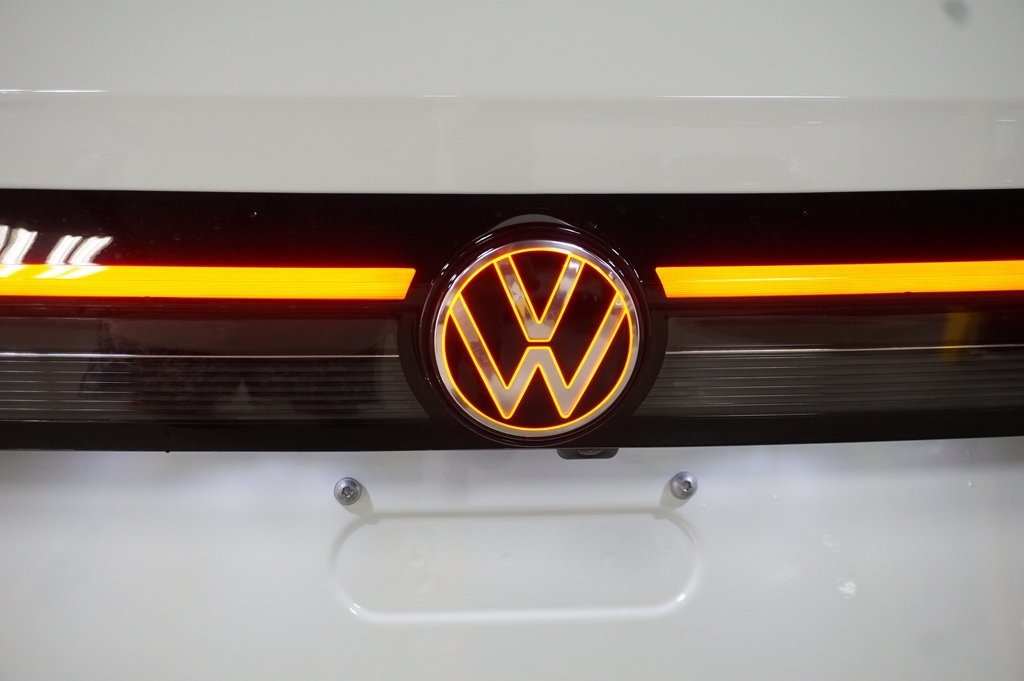2025 Volkswagen Taos SEL photo 27