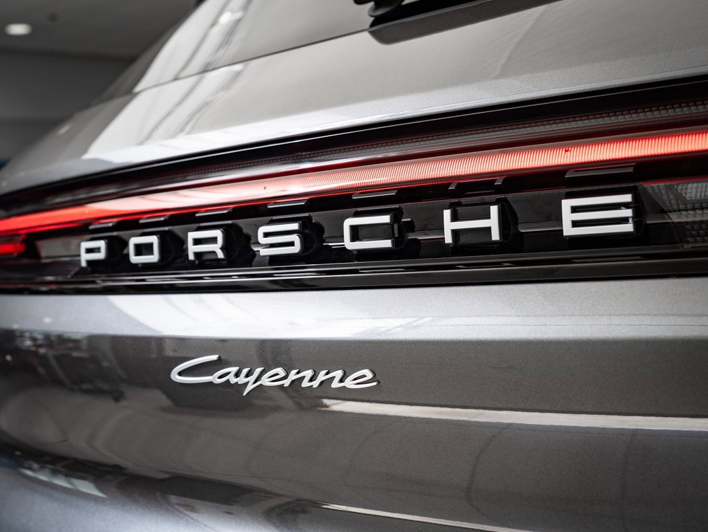 2024 Porsche Cayenne photo 17