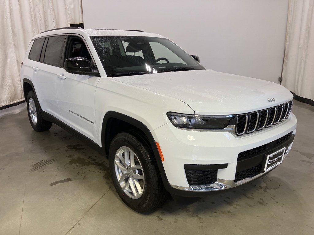 2025 Jeep Grand Cherokee L Laredo's photo