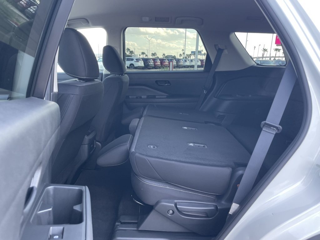 2024 Nissan Pathfinder S photo 18