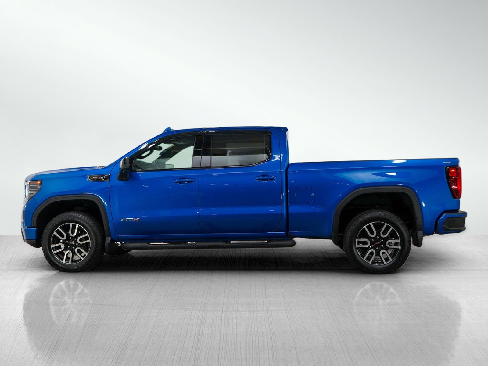 Used 2022 GMC Sierra 1500 AT4 with VIN 1GTPUEEL2NZ643505 for sale in Roseville, Minnesota