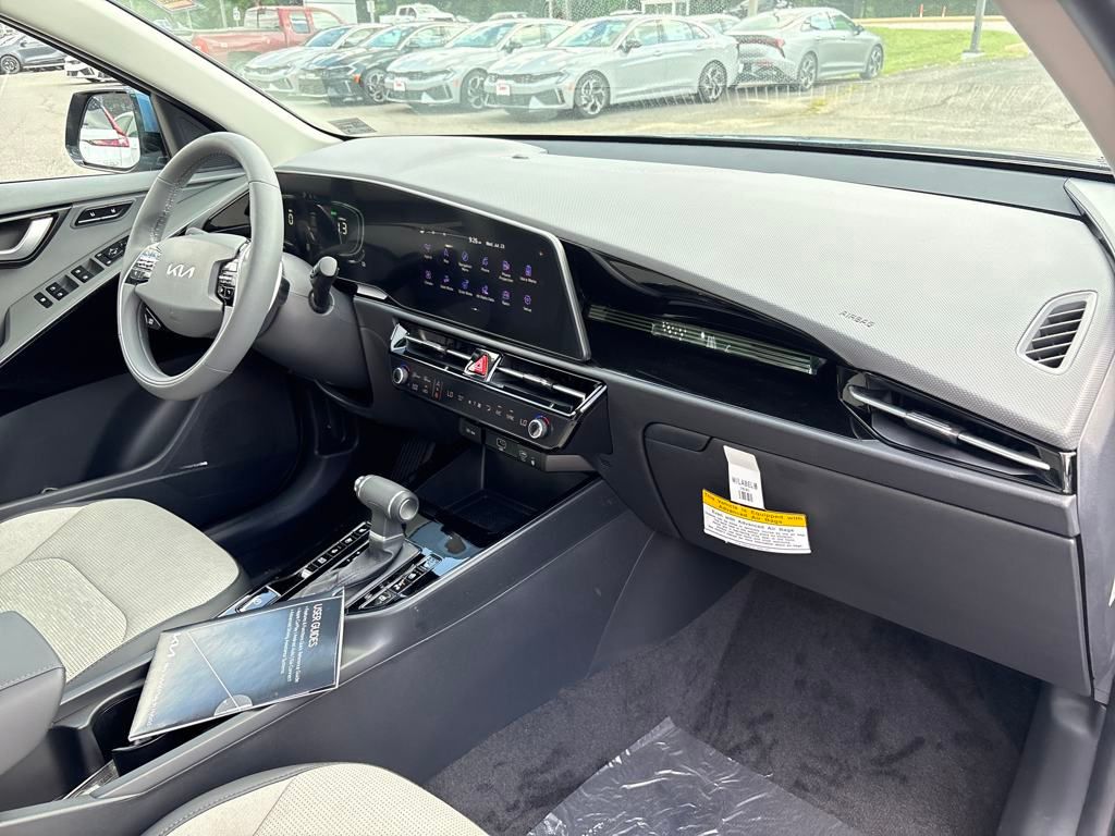 2025 Kia Niro SX photo 31