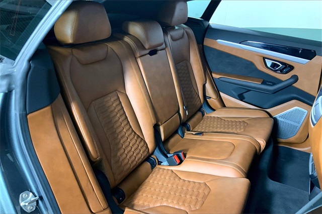 2019 Lamborghini Urus Base photo 19
