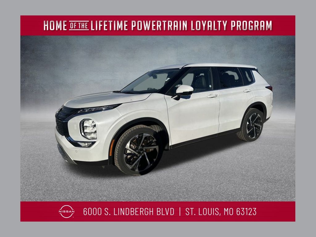 2024 Mitsubishi Outlander SE's photo